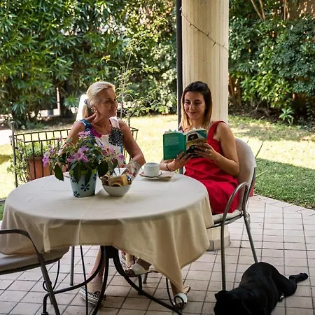 A Casa Di Manu Bed & Breakfast Desenzano del Garda