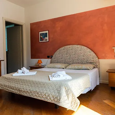 Oda ve Kahvaltı A Casa Di Manu Desenzano del Garda