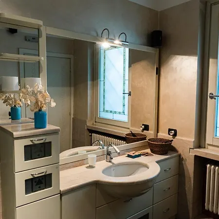 A Casa Di Manu Oda ve Kahvaltı Desenzano del Garda