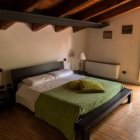 A Casa Di Manu Oda ve Kahvaltı Desenzano del Garda