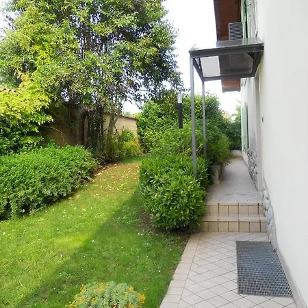 A Casa Di Manu Alojamento de Acomodação e Pequeno-almoço Desenzano del Garda