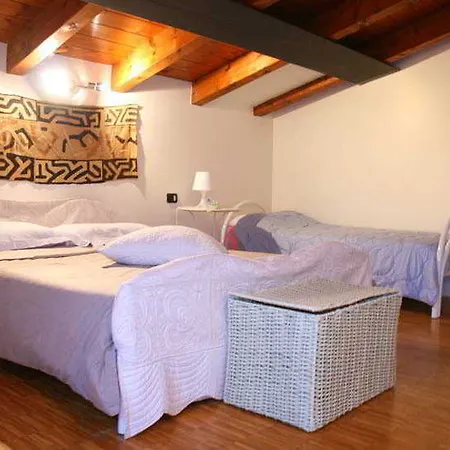 A Casa Di Manu Alojamento de Acomodação e Pequeno-almoço 2*