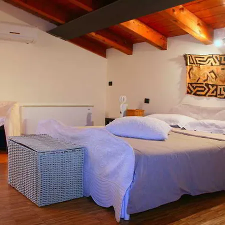 A Casa Di Manu Alojamento de Acomodação e Pequeno-almoço Desenzano del Garda