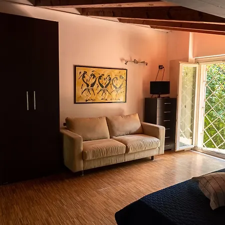A Casa Di Manu Bed & Breakfast 2*